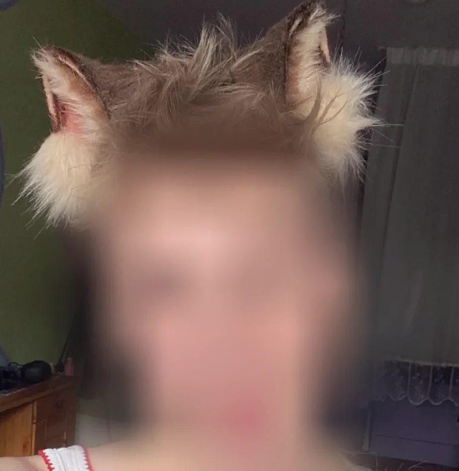 Büsra, 23