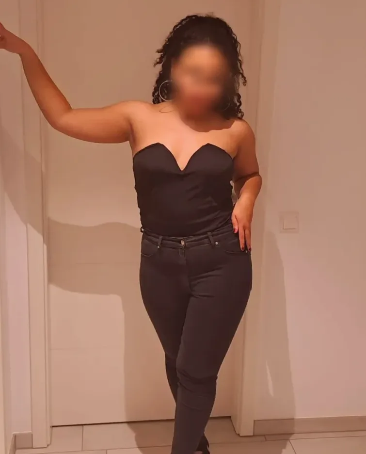 Elena, 27
