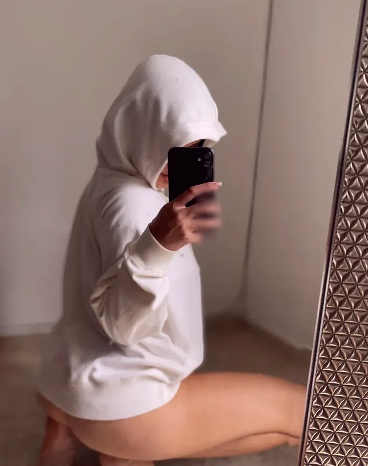 Sabrina, 23