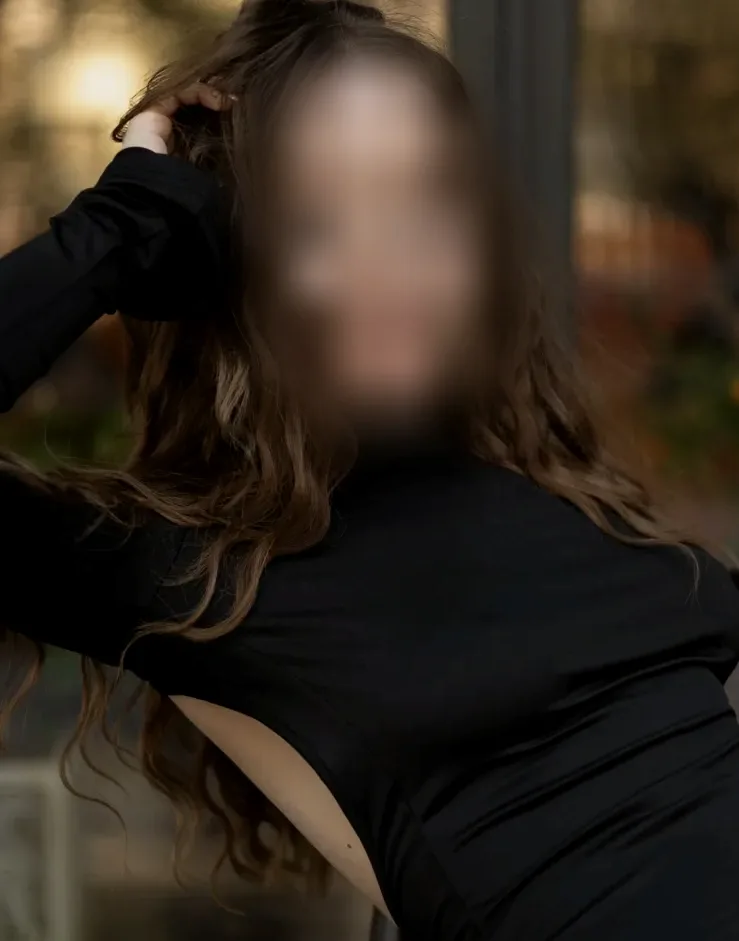Zeynep, 26
